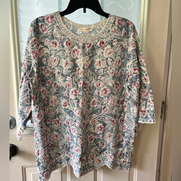 Solitaire size L round neck, scalloped hem and sleeve, floral embroidered shirt - Picture 1 of 8